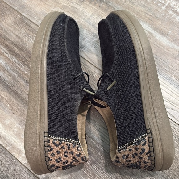 Hey Dude Wendy Rise Leo Slip On Shoes Black Leopard Women's Size 10 - Picture 6 of 6